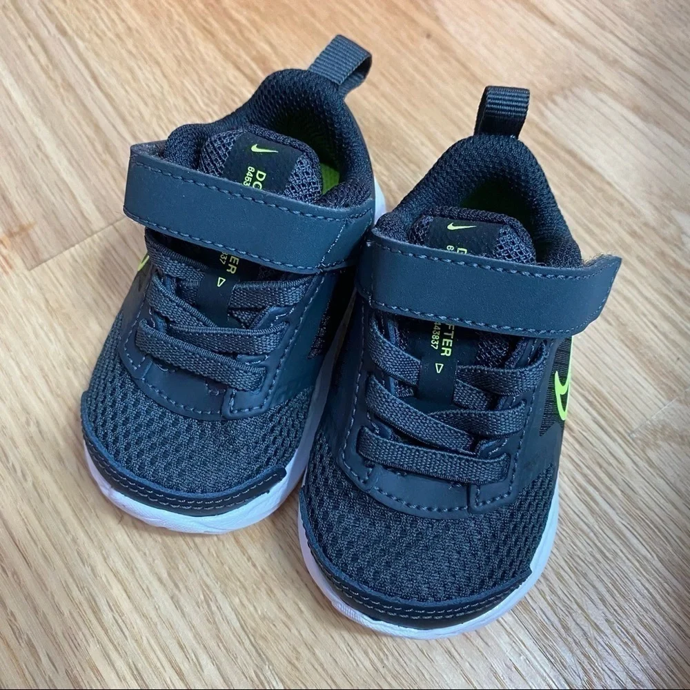 Nike Downshifter 11 Sneakers NEW Gray Green Baby Sz 2 Lace and Strap